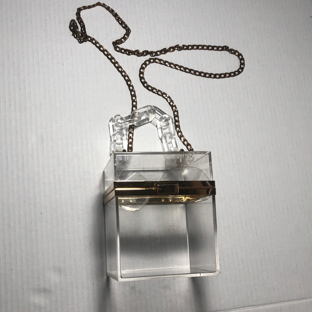 Clear Acrylic Box Clutch/Crossbody Bag Gold chain - Picture 4 of 12